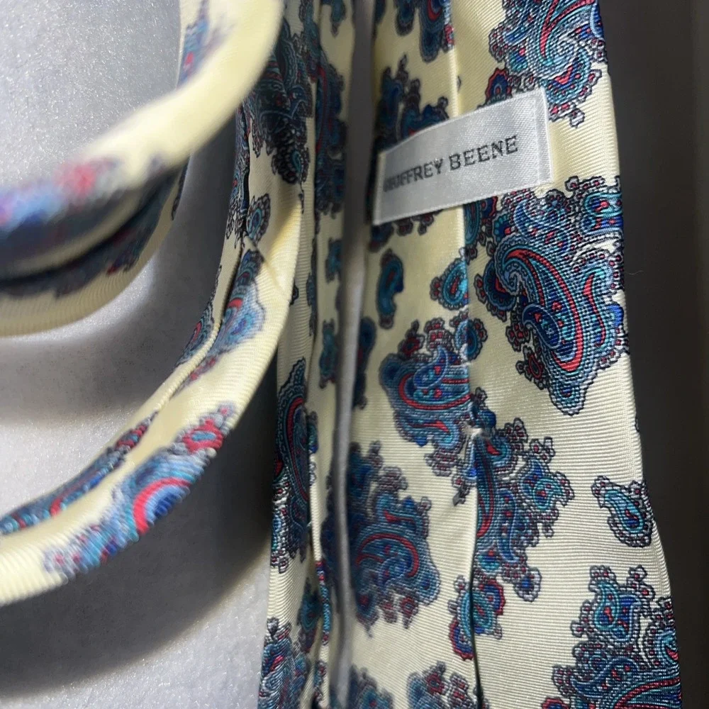 Geoffrey Beene Mens Tie  Blue‎ Multi Color Paisley 100% Silk